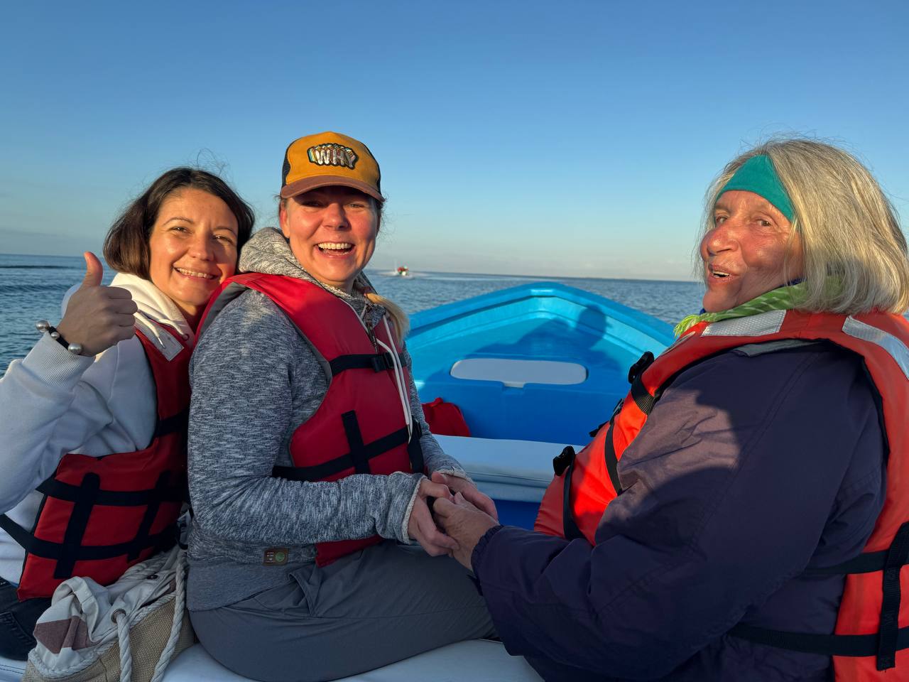 Wir drei auf dem Panga-Boot – Laguna San Ignacio
